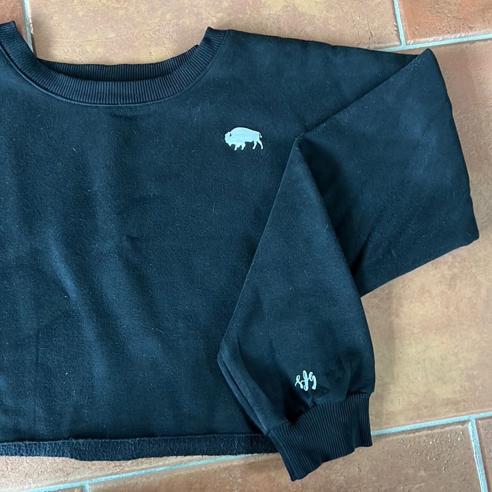 BFS Cropped Sweatshirt. Black sweatshirt size medium